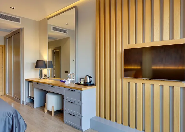 Celeste Bella Luxury & 4* トゥルグトレイス